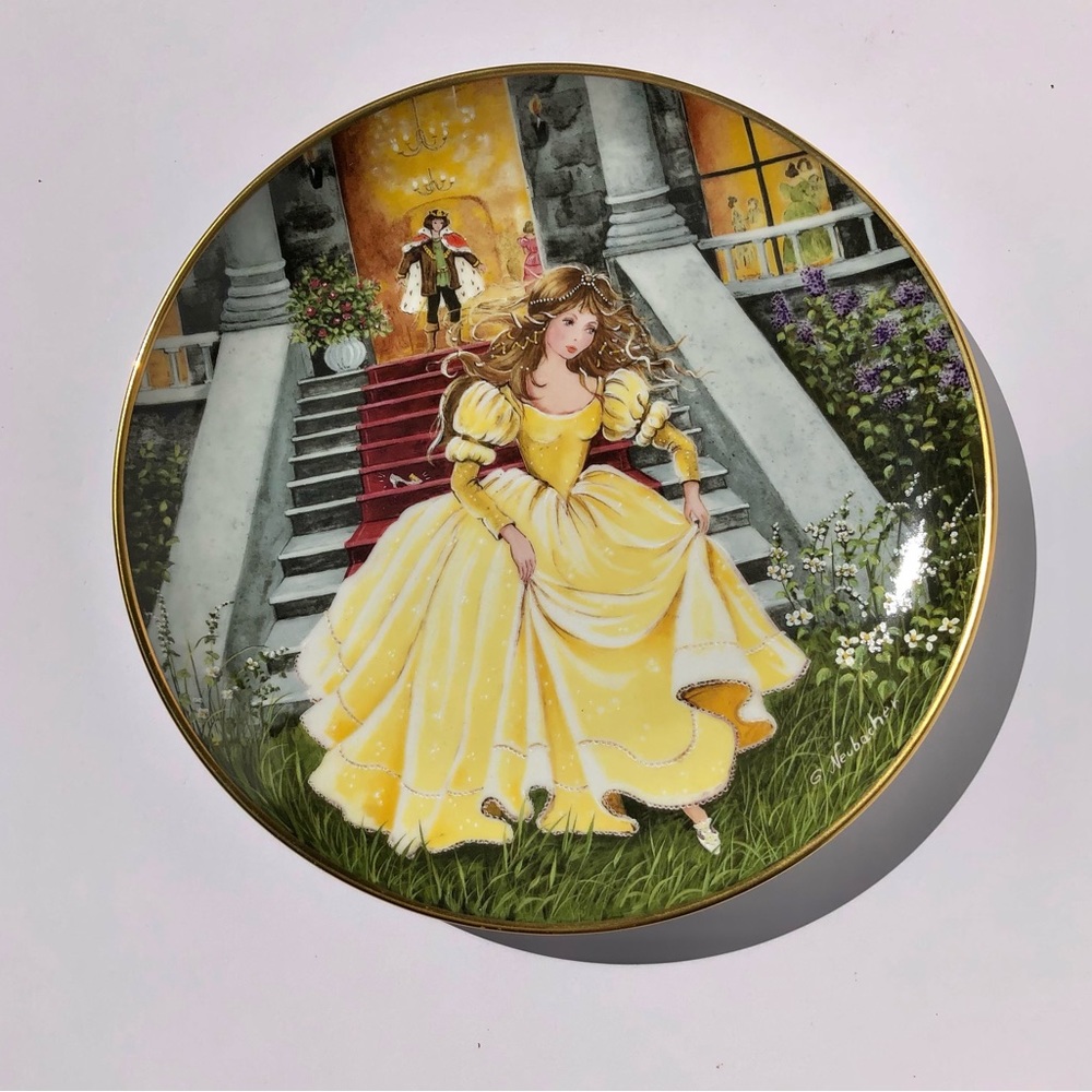 VINTAGE "CINDERELLA" COLLECTOR PLATE from "KAISER" by GERDA NEUBACHER.
